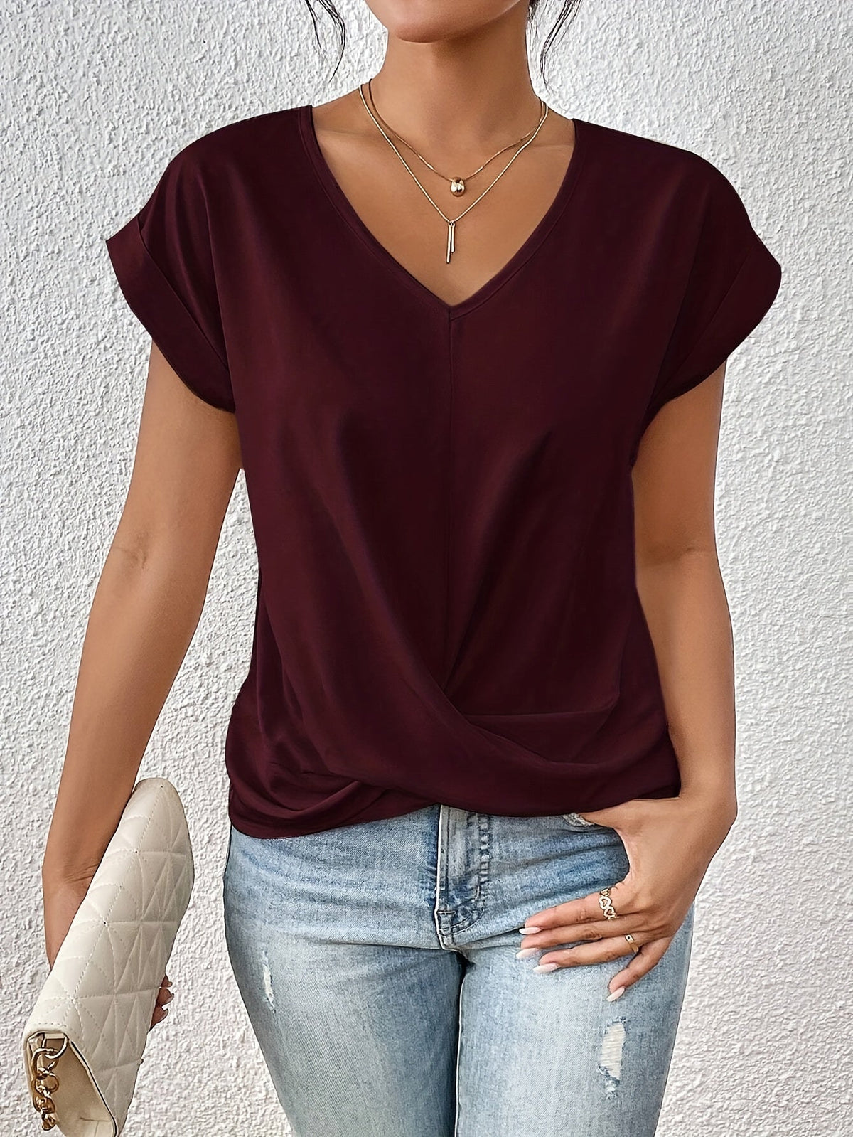 Cleo | T-Shirt Classica con Scollo a V