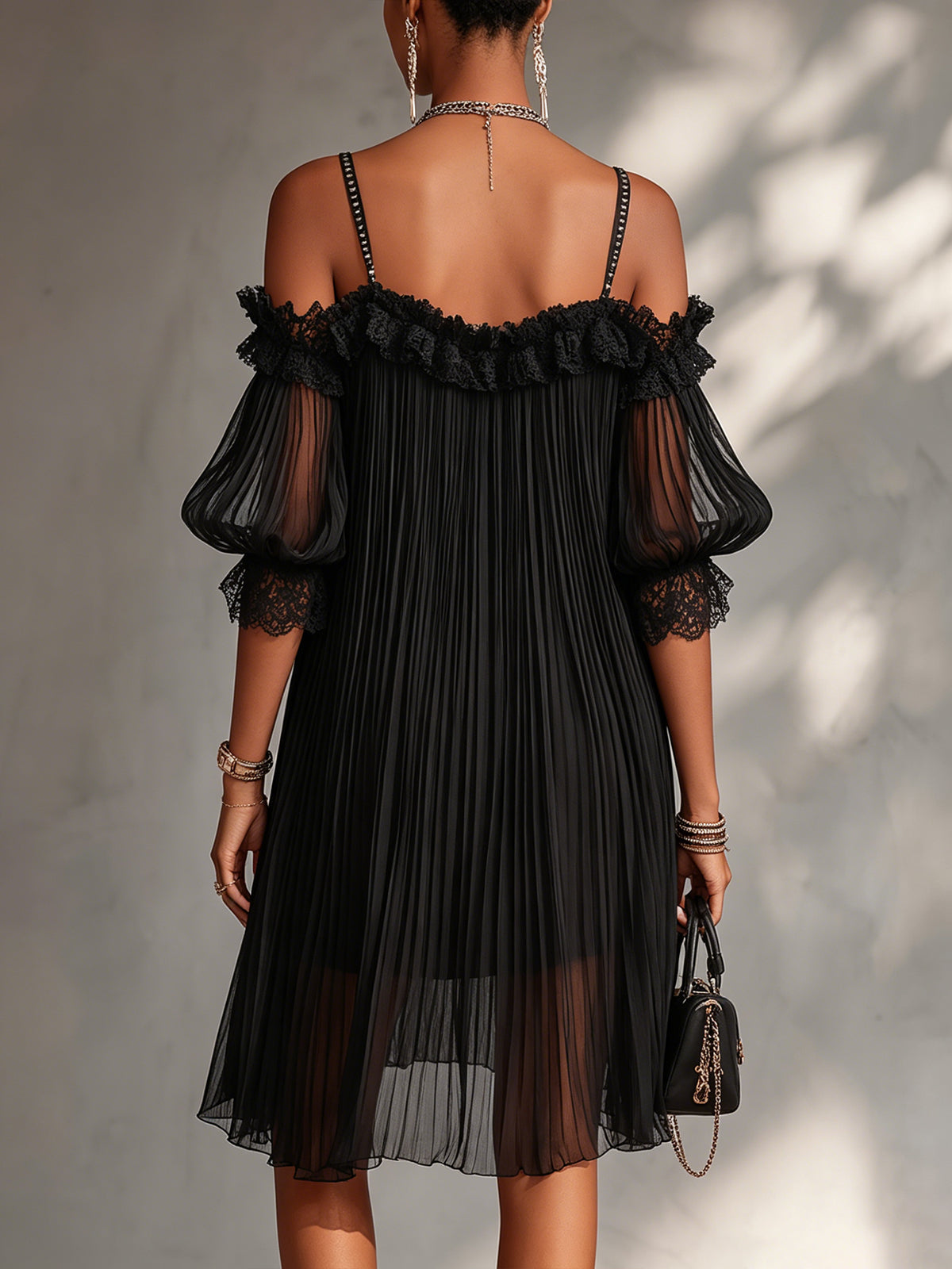 GINEVRA | Mini Abito Nero in Mussola con Design Off-Shoulder e Bordi in Pizzo