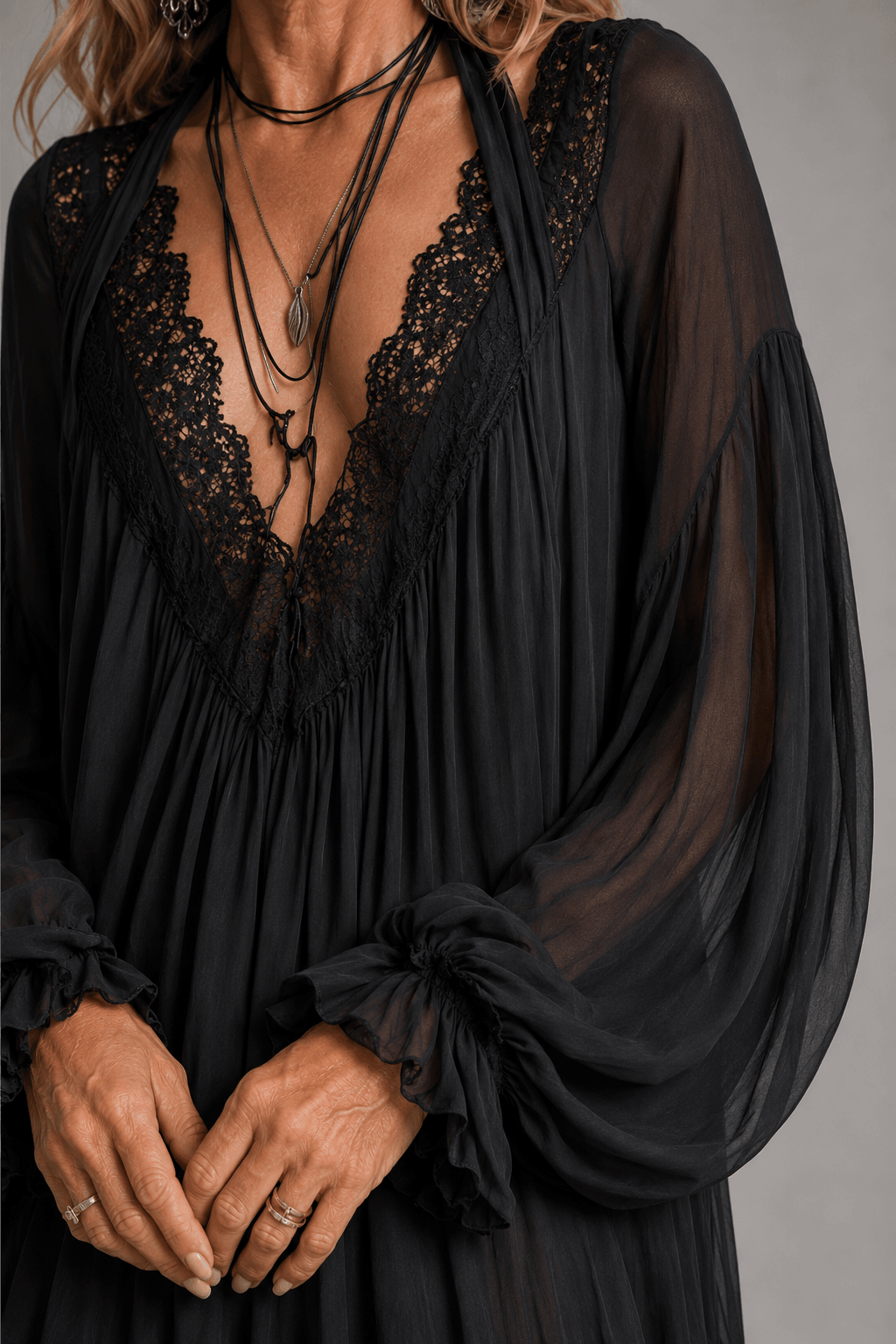 ELARA | Abito Mini in Chiffon Nero con Scollo Halter